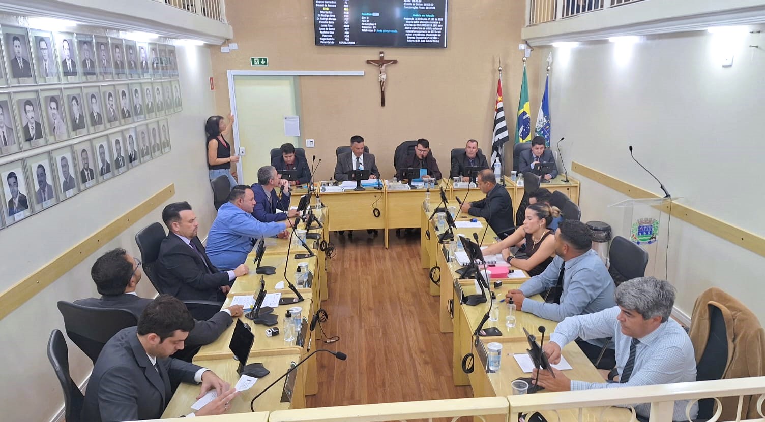 Aprovados projetos que, na prática, visam obrigar Sabesp a arrumar ruas logo após obras e evitar que ar na tubulação interfira na conta de água