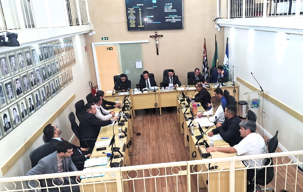 Centro Ortopédico terá nome de fisioterapeuta e Prefeitura está autorizada a contratar profissionais de educação