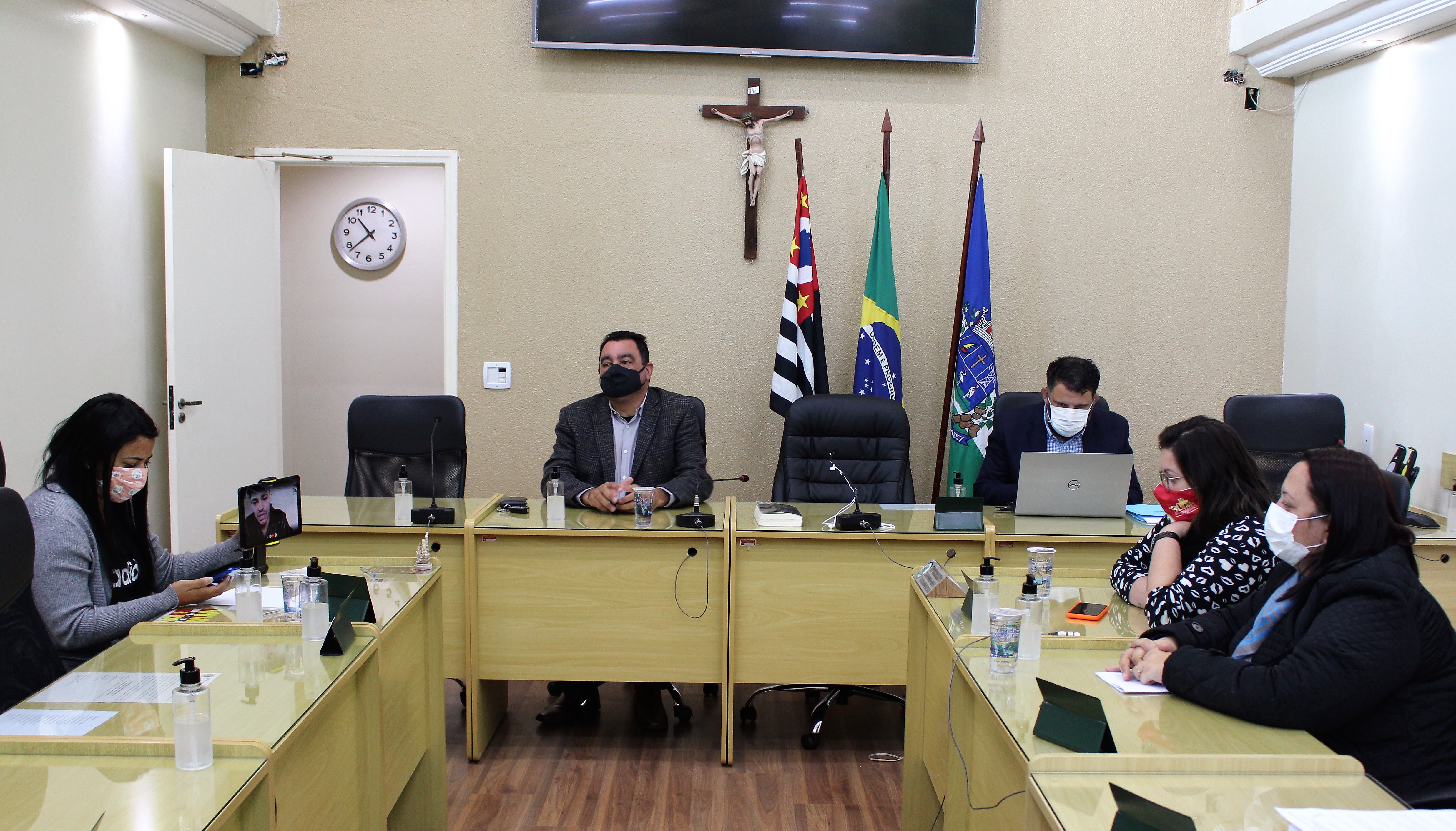 Comissão Especial de Vereadores se reúne com representantes da Secretaria de Saúde
