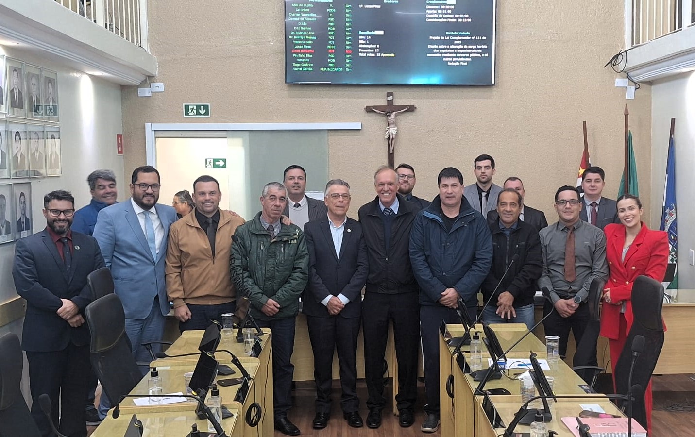 Depois de 41 anos de trabalho, servido público do Legislativo é homenageado pelos vereadores 