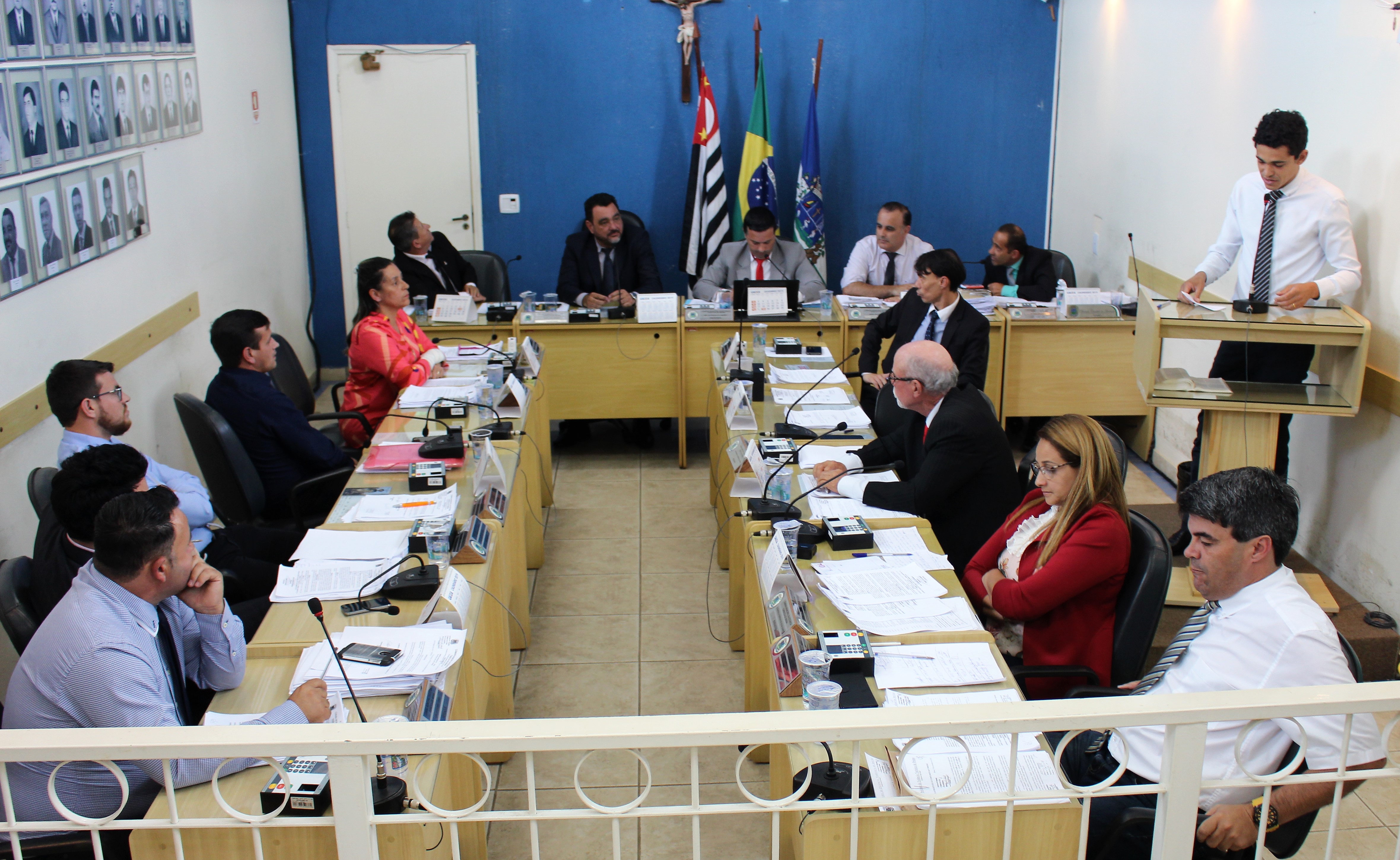 Em votação na Câmara, reajuste dos salários dos funcionários públicos municipais é aprovado. Aumento dos subsídios de vereadores, prefeito e secretários municipais é rejeitado.