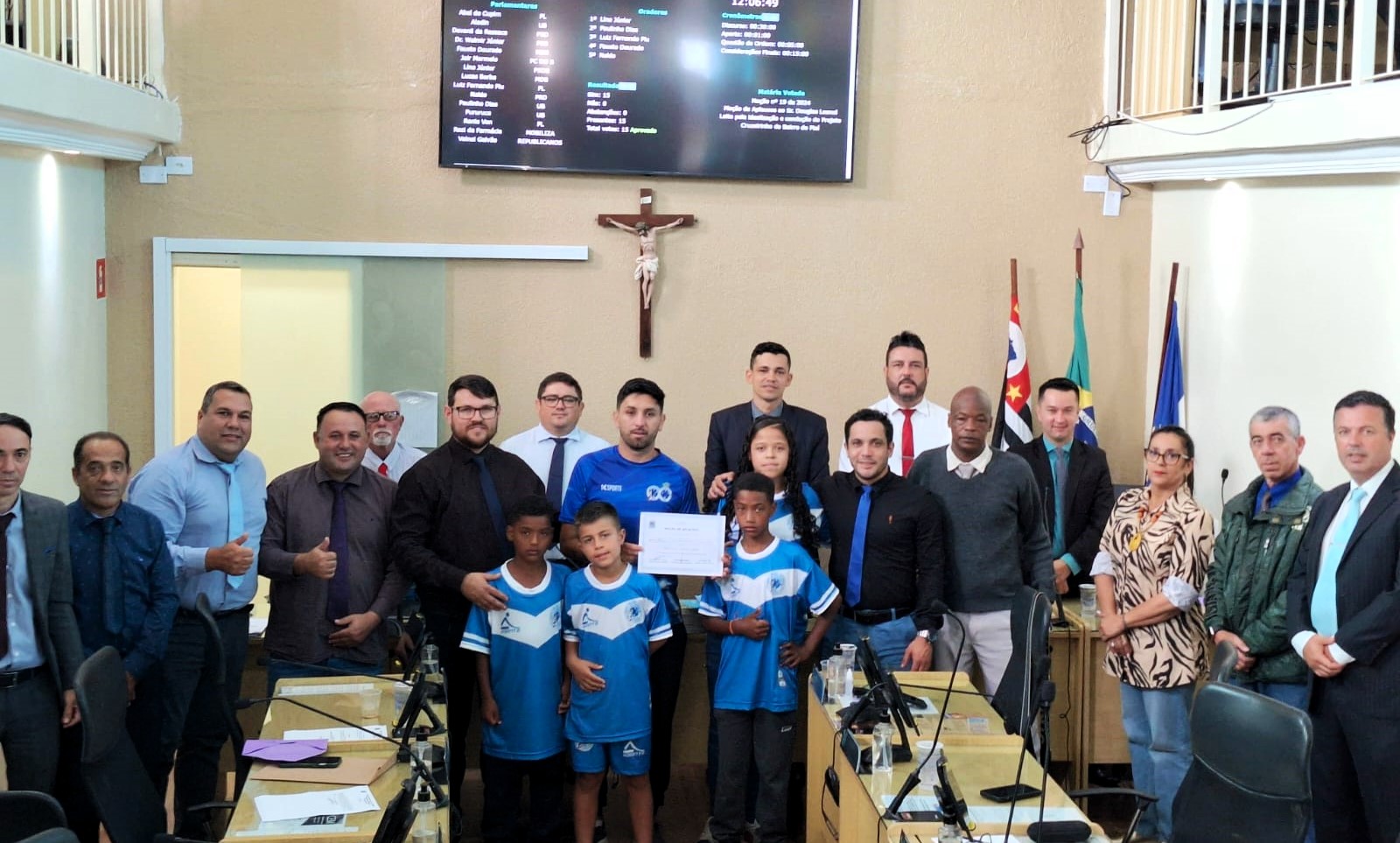 Entregue Moção de Aplausos ao “Cruzeirinho”, projeto que dá oportunidade esportiva a jovens do bairro Piaí