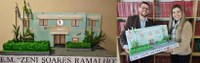 Estudantes da Escola Municipal “Zeni Soares Ramalho” (Lageadinho) entregam à Câmara Municipal maquete do prédio sede do Legislativo Municipal
