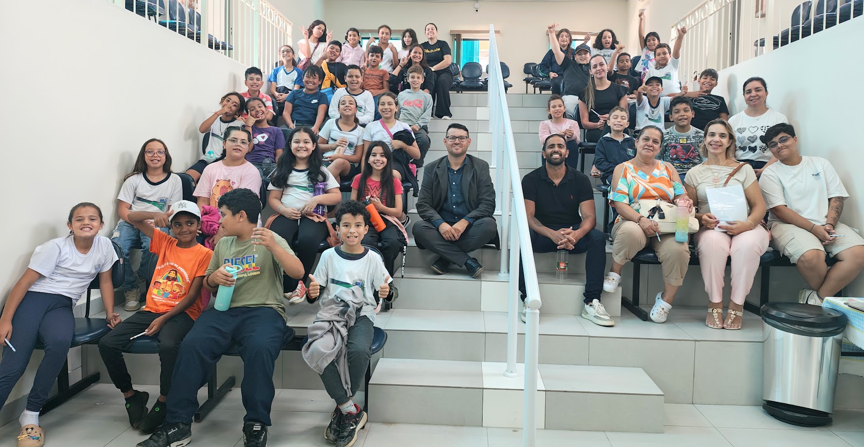 Estudantes do Residencial Europa conhecem a Câmara Municipal e fazem, na tribuna, solicitações por melhorias