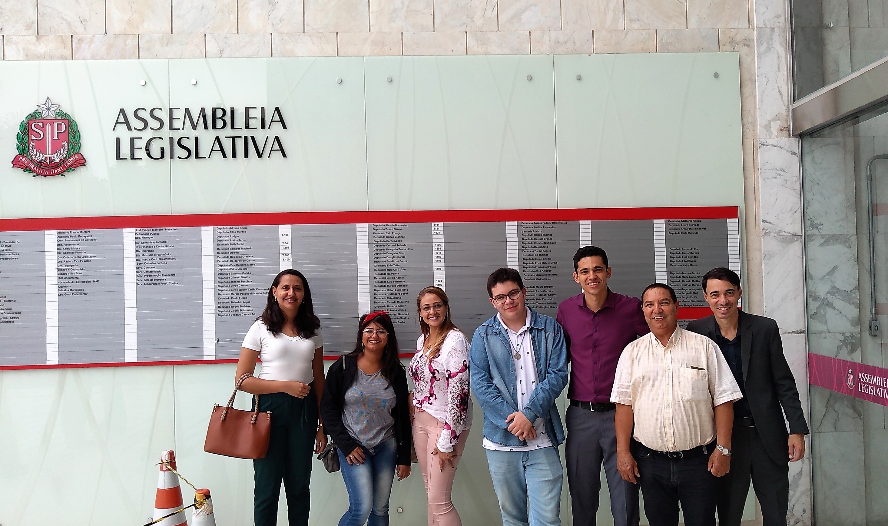Estudantes e educador de Ibiúna conhecem a Assembleia Legislativa, local de trabalho dos deputados estaduais