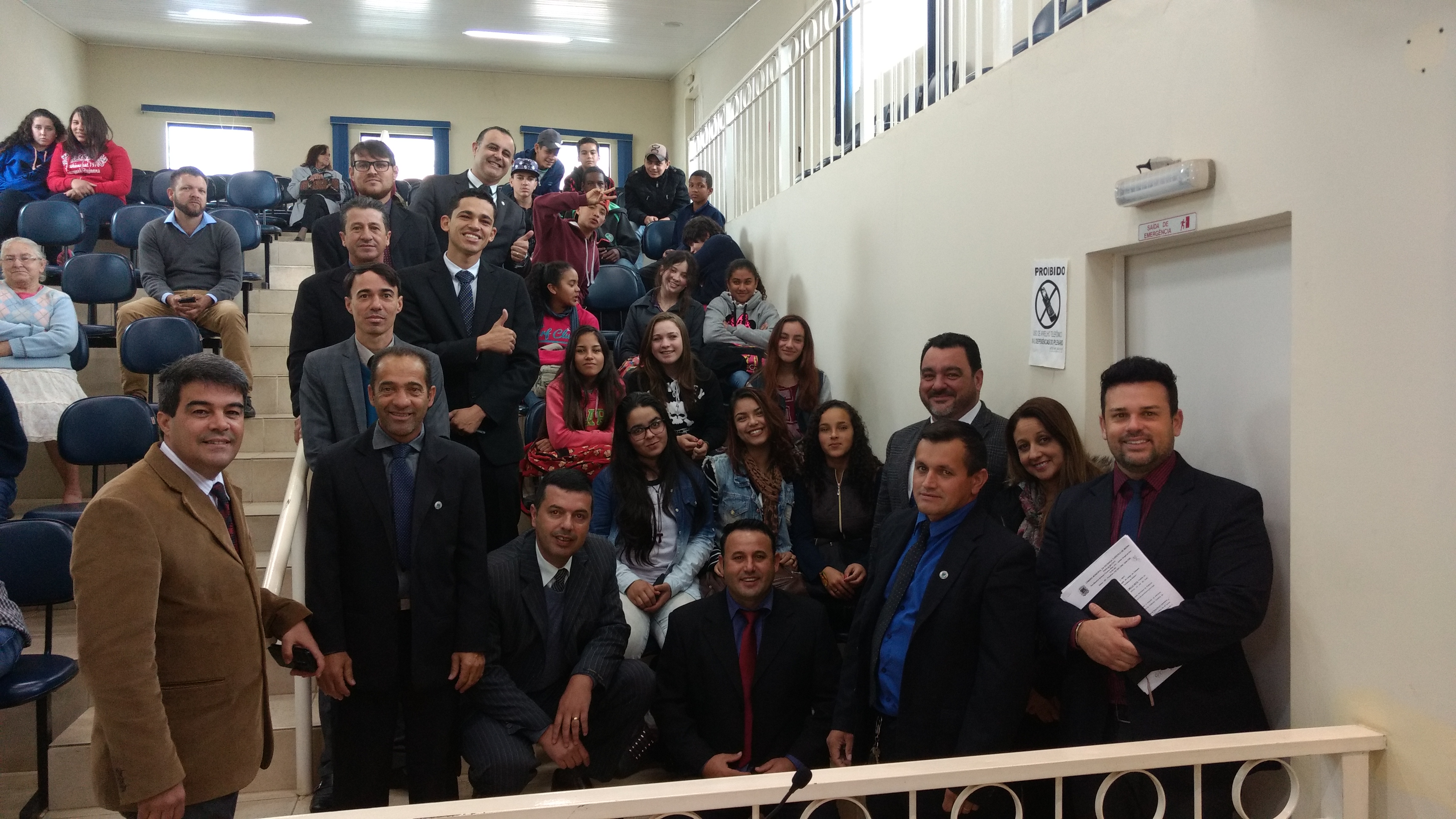 Estudantes visitam Câmara e aprendem sobre rotina do Legislativo Municipal