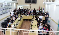 Estudantes visitam Câmara e conhecem funcionamento do Legislativo Municipal