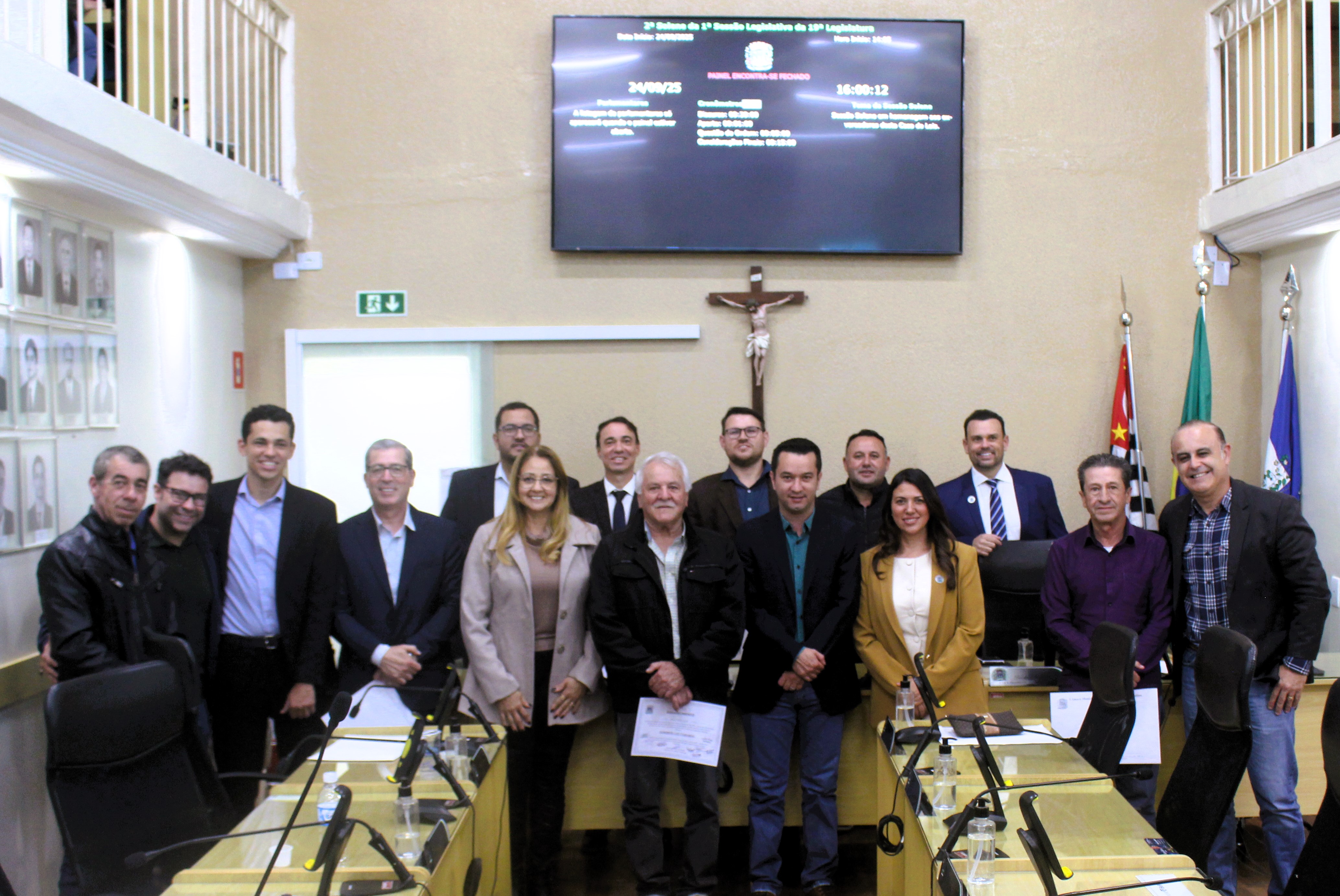 Ex-legisladores são homenageados