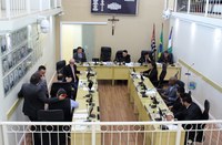 Melhorias em vias e estradas são pedidas em requerimentos e indicações