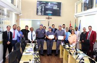 PMs que salvaram criança recebem Moção de Aplausos da Câmara