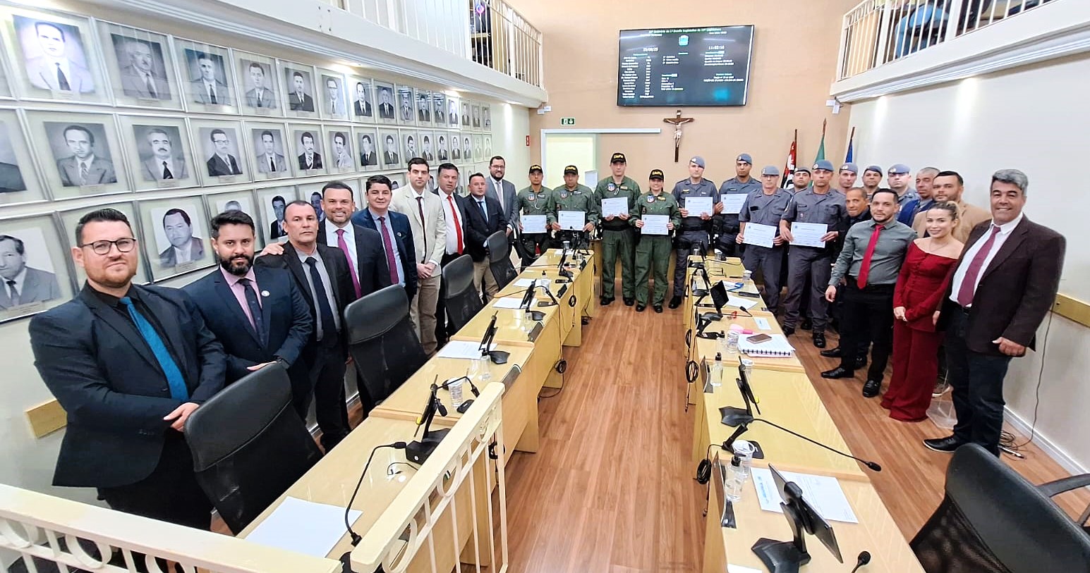 Policiais Militares ganham Moção de Aplausos por salvamento de família vítima de criminosos