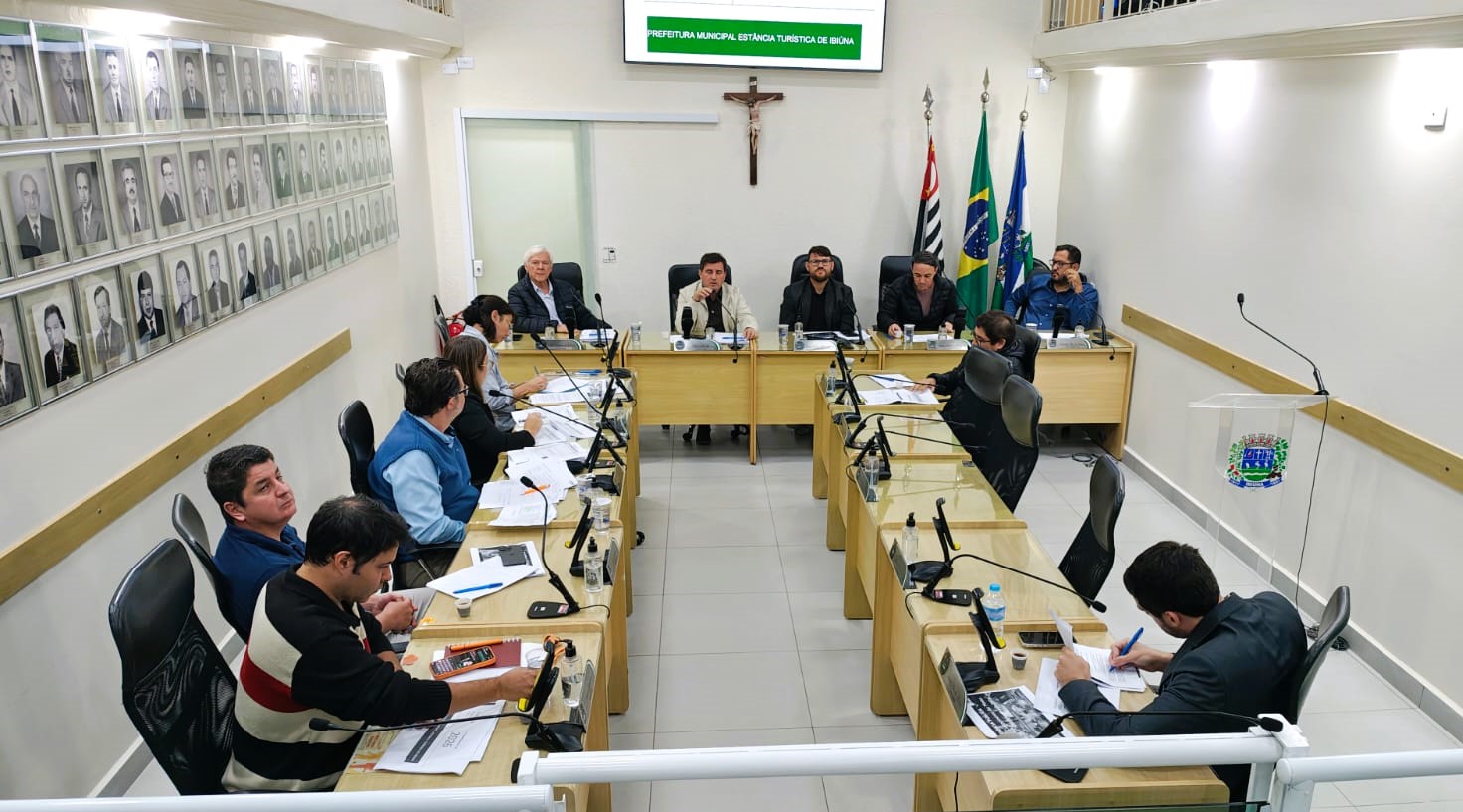População e vereadores ouvem explicações sobre as Metas Fiscais (arrecadação, dívidas e volume de investimentos) da Prefeitura de Ibiúna no início de 2026
