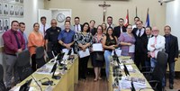 Profissionais da Saúde e GCM, que ajudaram no salvamento de criança, recebem homenagem da Câmara Municipal