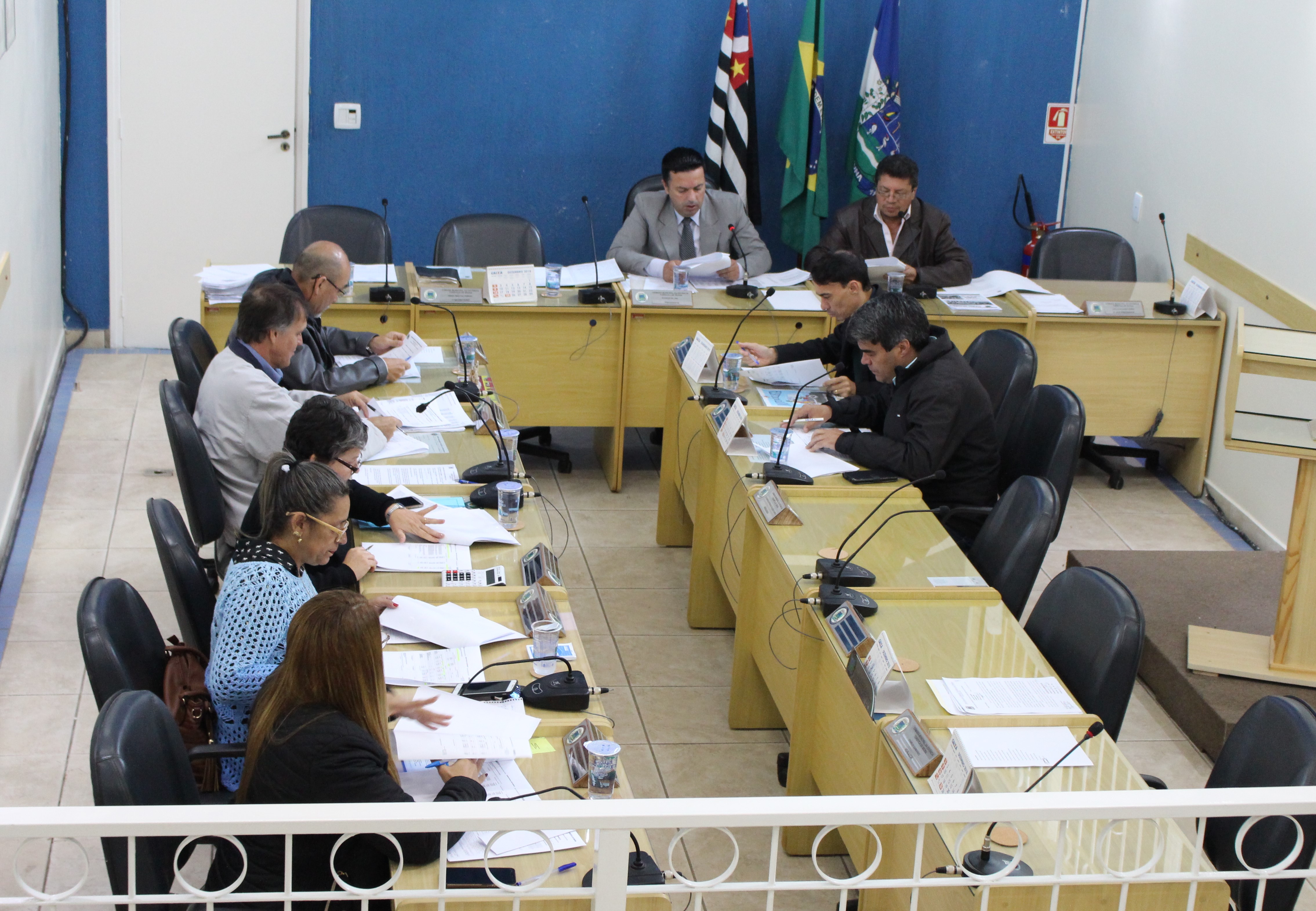 Secretários municipais apresentam números e respondem perguntas de vereadores e da população sobre as metas fiscais do último quadrimestre