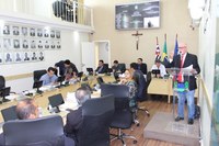 Vereadores cobram melhorias em ruas e estradas e aprovam projeto de equiparação salarial para condutores de ônibus escolar 