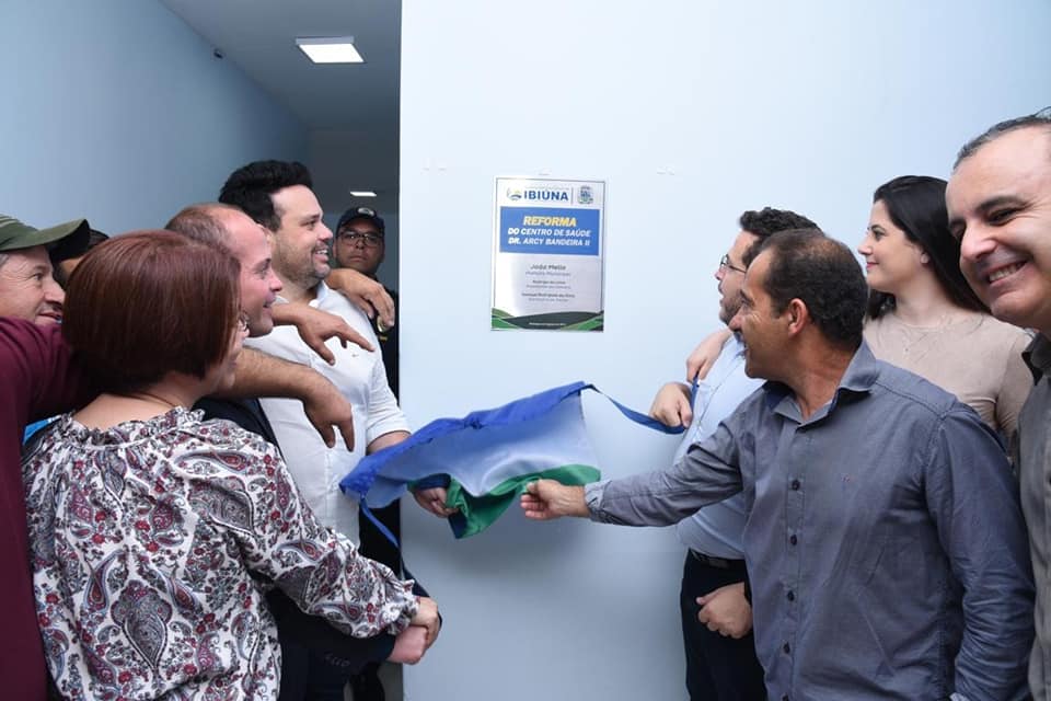 Vereadores prestigiam reinauguração do Posto de Saúde Central